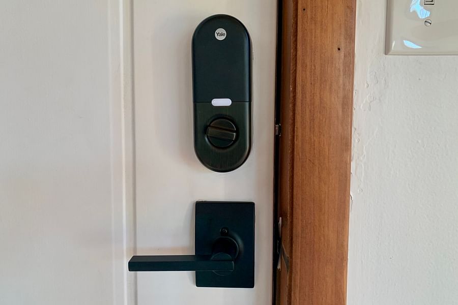 smart lock with tamper alerts