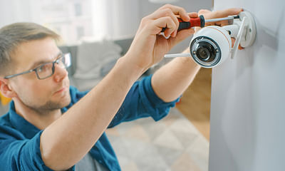 How does a wireless security system work?